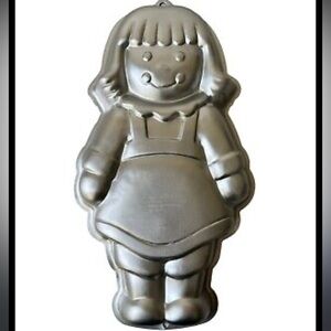 2001 Storybook Doll Wilton Cake Pan 2105-2048